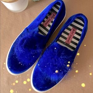 Betsey Johnson Pom Pom shoes puff sneakers size 9